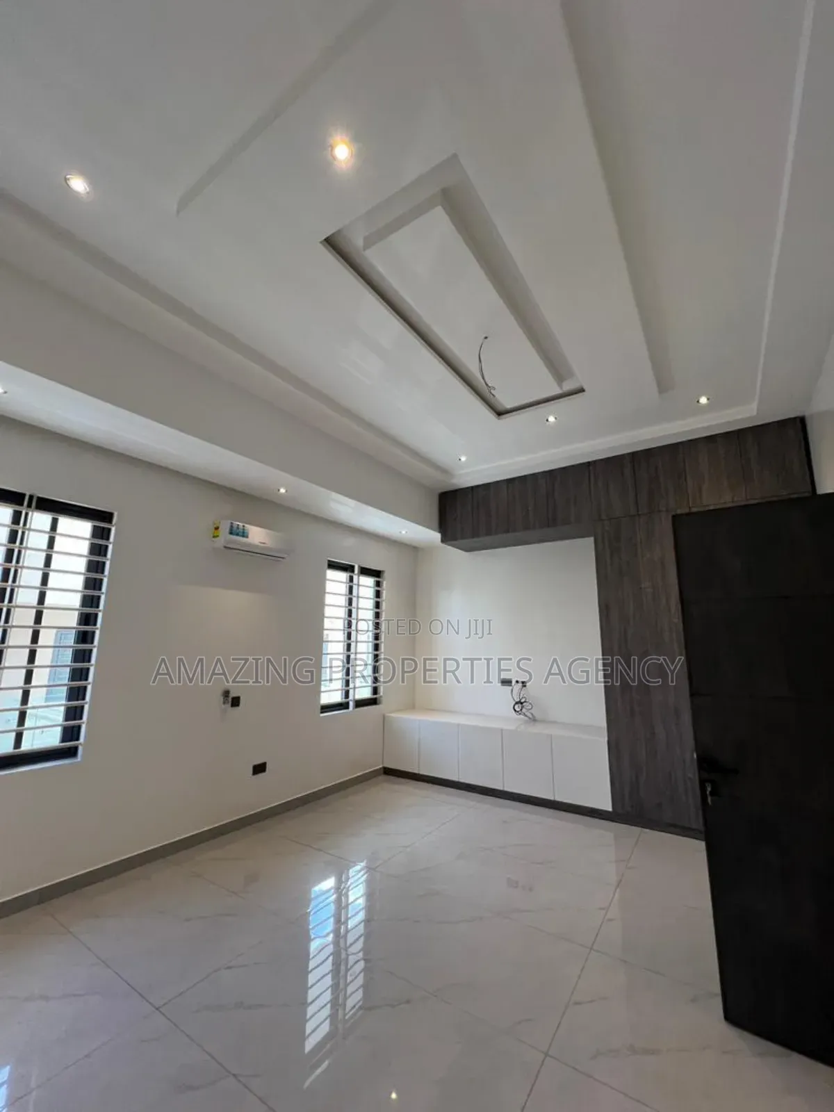 5bdrm House in West Trasacco, Adjiriganor for sale