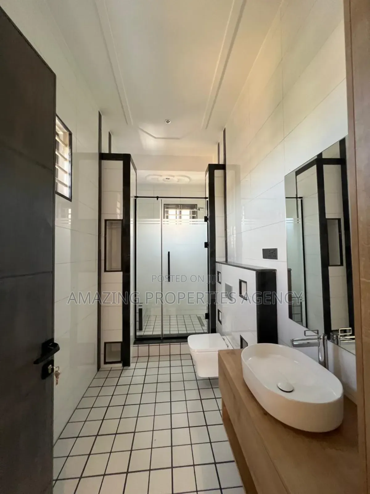 5bdrm House in West Trasacco, Adjiriganor for sale
