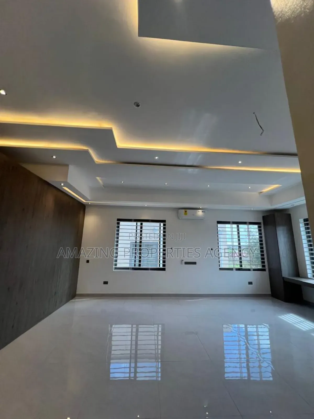 5bdrm House in West Trasacco, Adjiriganor for sale