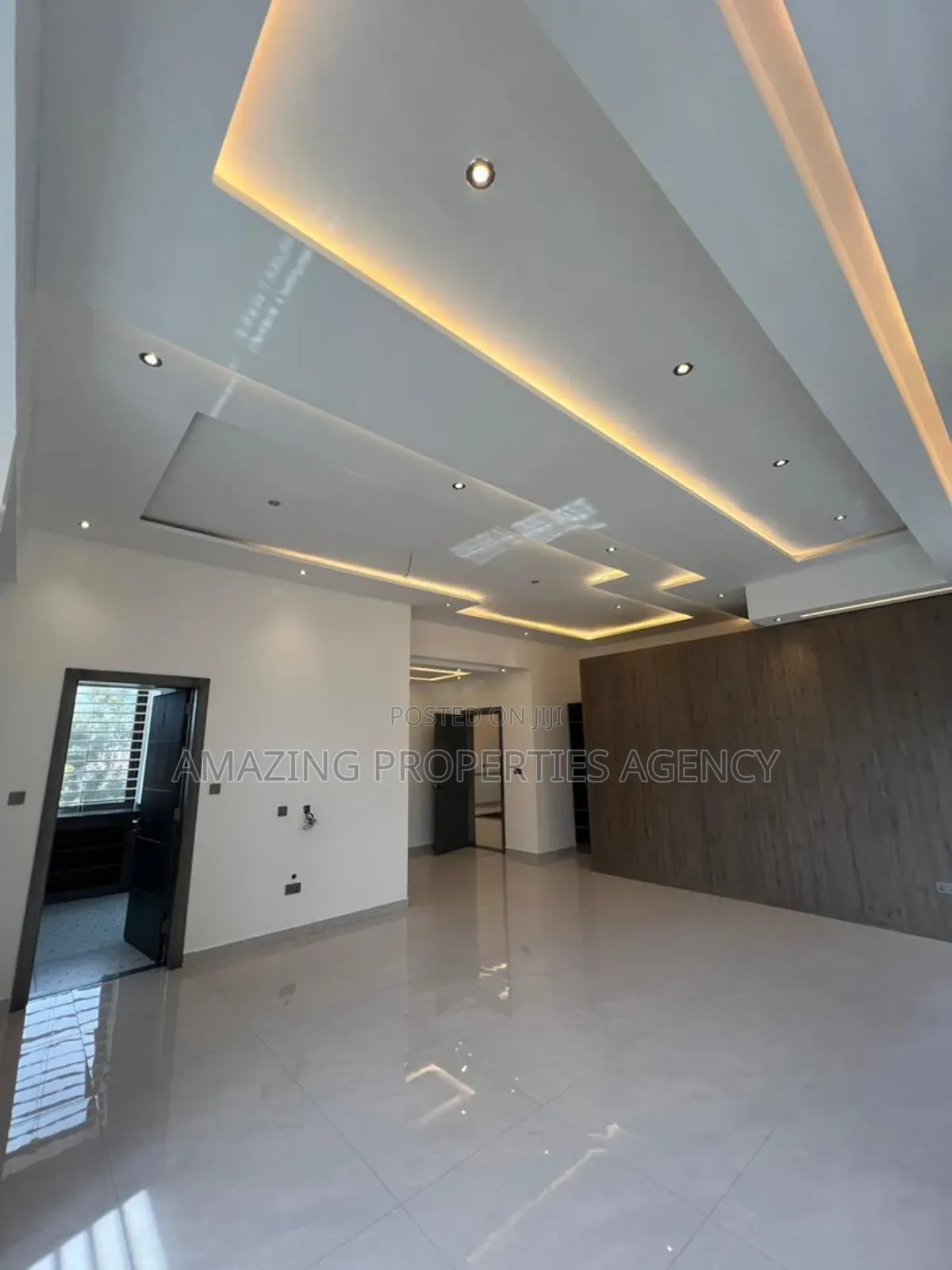 5bdrm House in West Trasacco, Adjiriganor for sale