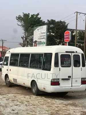 Hyundai Universe 2011 White