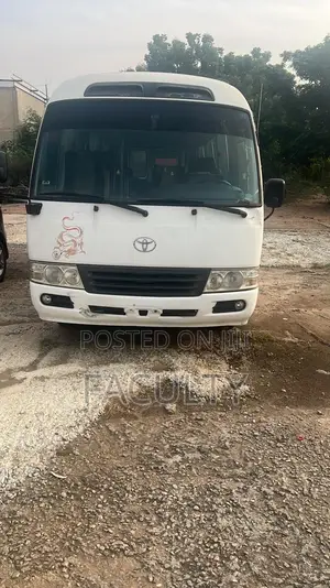 Hyundai Universe 2011 White