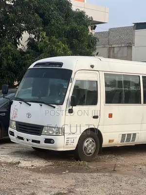 Hyundai Universe 2011 White