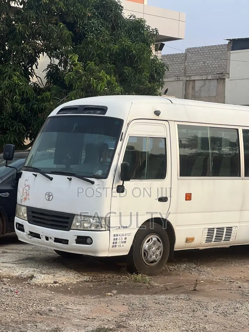 Hyundai Universe 2011 White