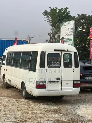 Hyundai Universe 2011 White