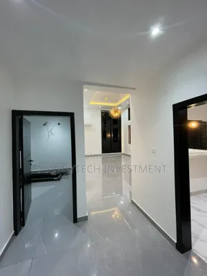 3bdrm Duplex in School Junction for sale
