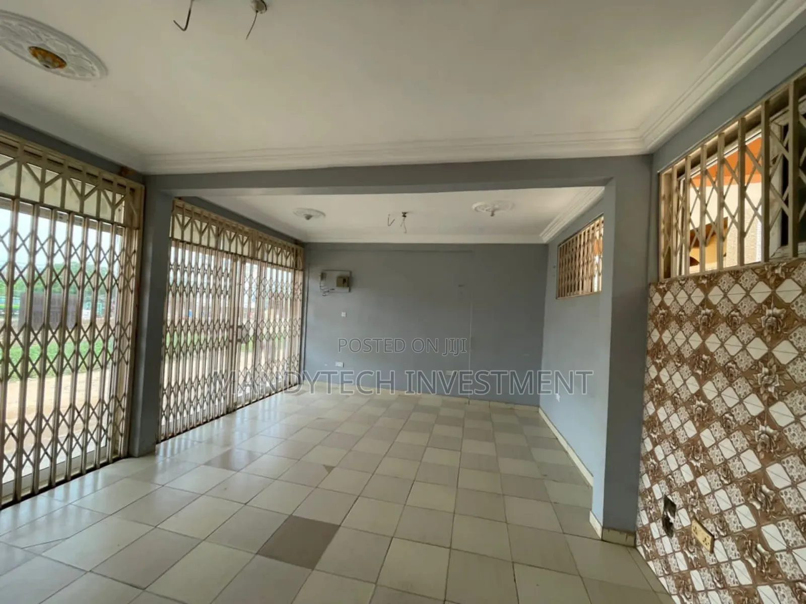 3bdrm Duplex in School Junction for sale