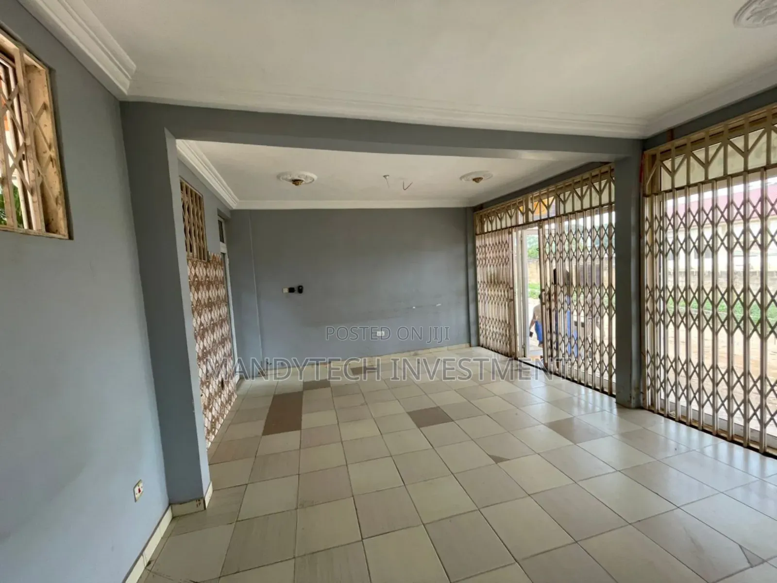 3bdrm Duplex in School Junction for sale