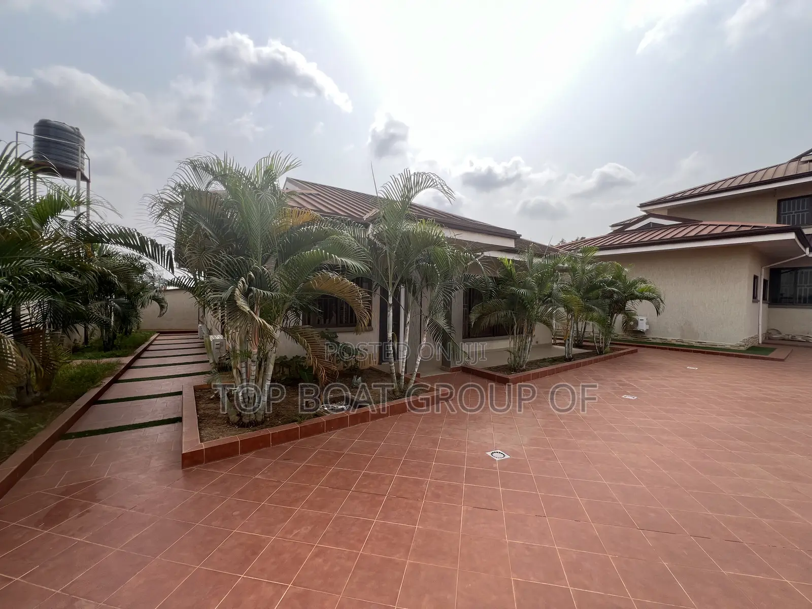 9bdrm House in Executive Mansion, Kumasi Metropolitan for sale