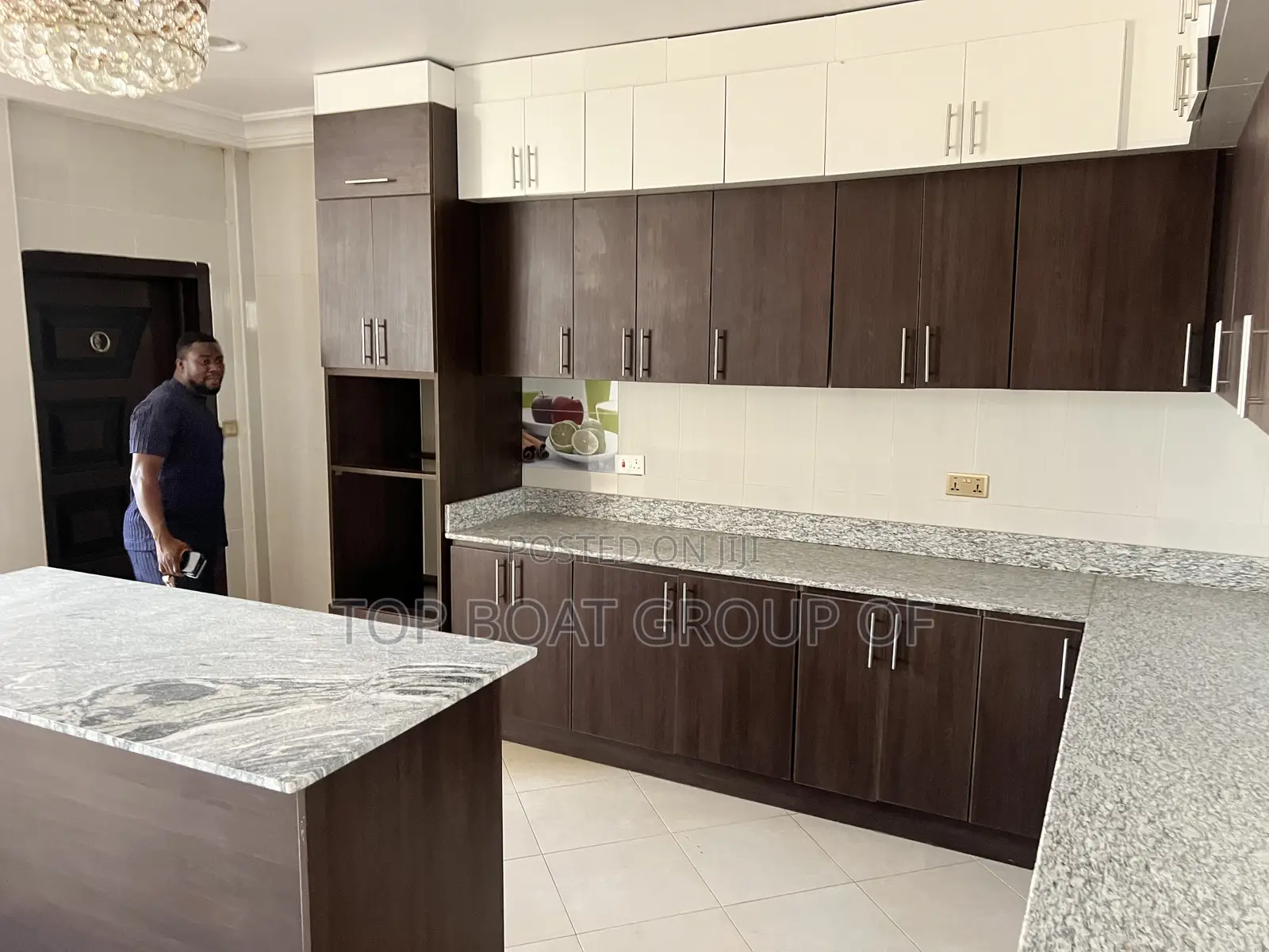 9bdrm House in Executive Mansion, Kumasi Metropolitan for sale