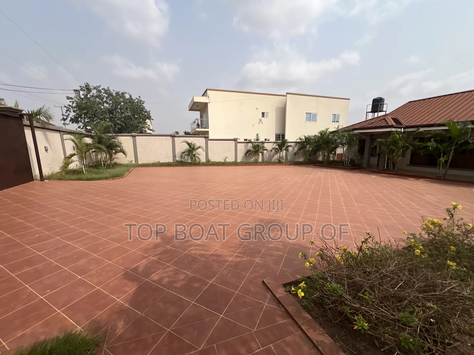 9bdrm House in Executive Mansion, Kumasi Metropolitan for sale