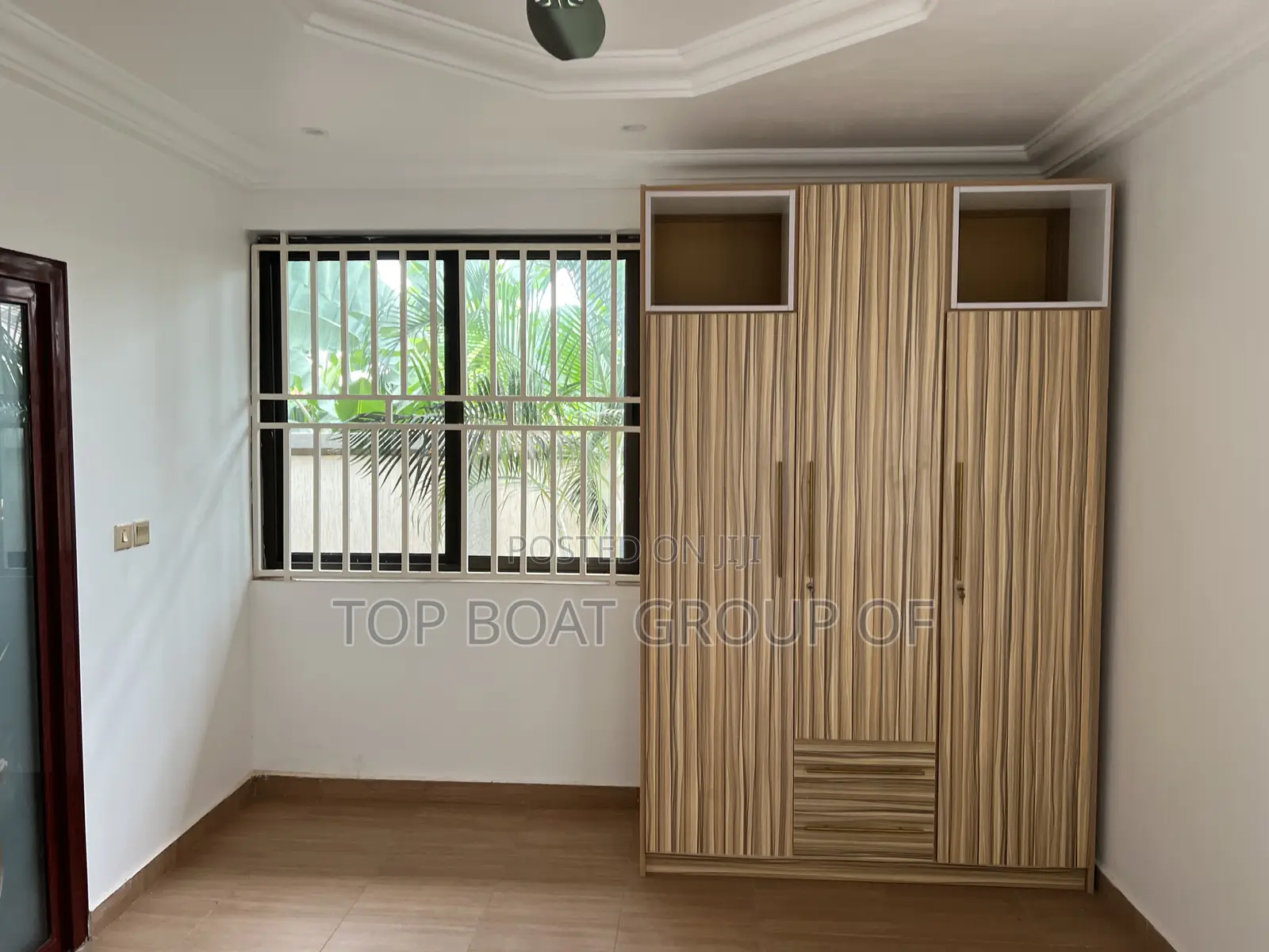 9bdrm House in Executive Mansion, Kumasi Metropolitan for sale