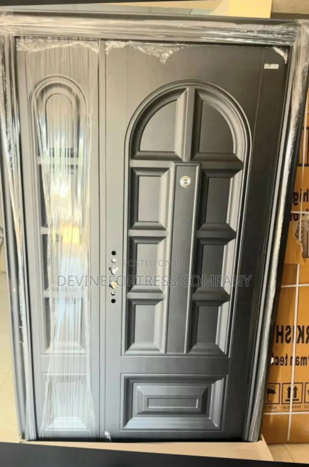 Quality Sed Black 11⁄2 Door ,Hanlde/ Viewer/ Keys Added.