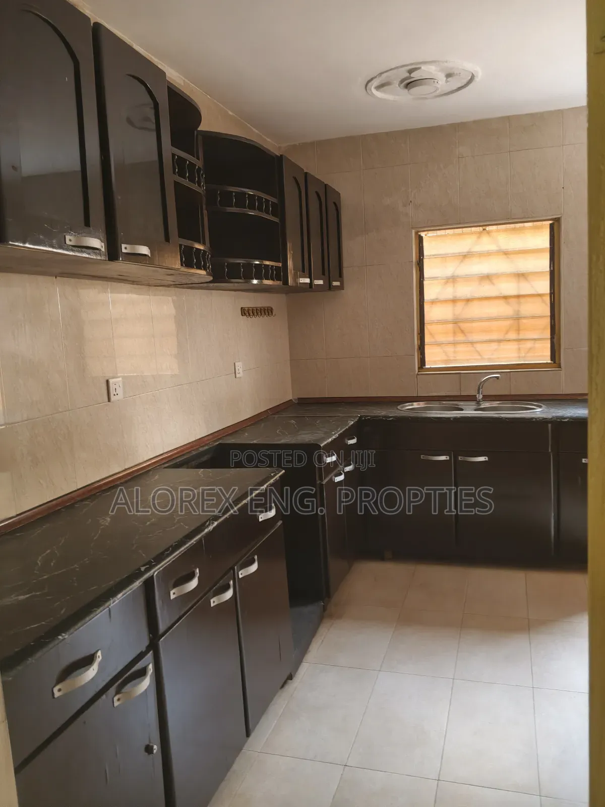 4bdrm Apartment in Oyarifa for rent