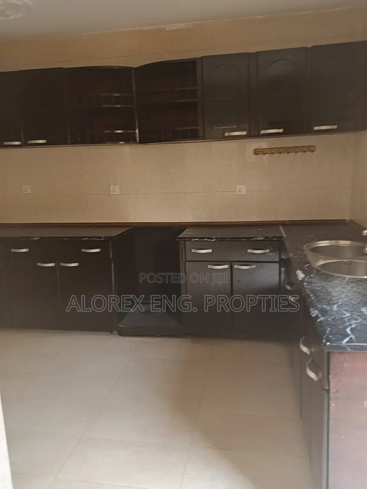 4bdrm Apartment in Oyarifa for rent