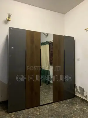 Modern 5-Doors Wardrobe With Integrated Mirror