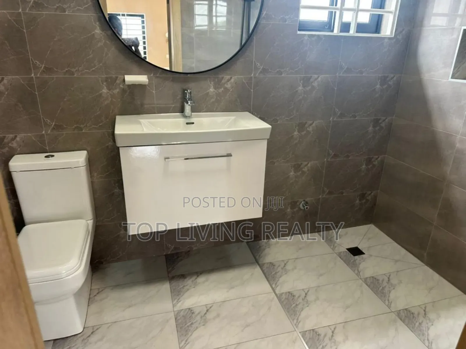 4bdrm Townhouse / Terrace in Borteyman, Ashaley Botwe for rent