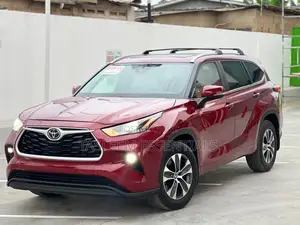 Toyota Highlander XLE AWD 2023 Burgundy