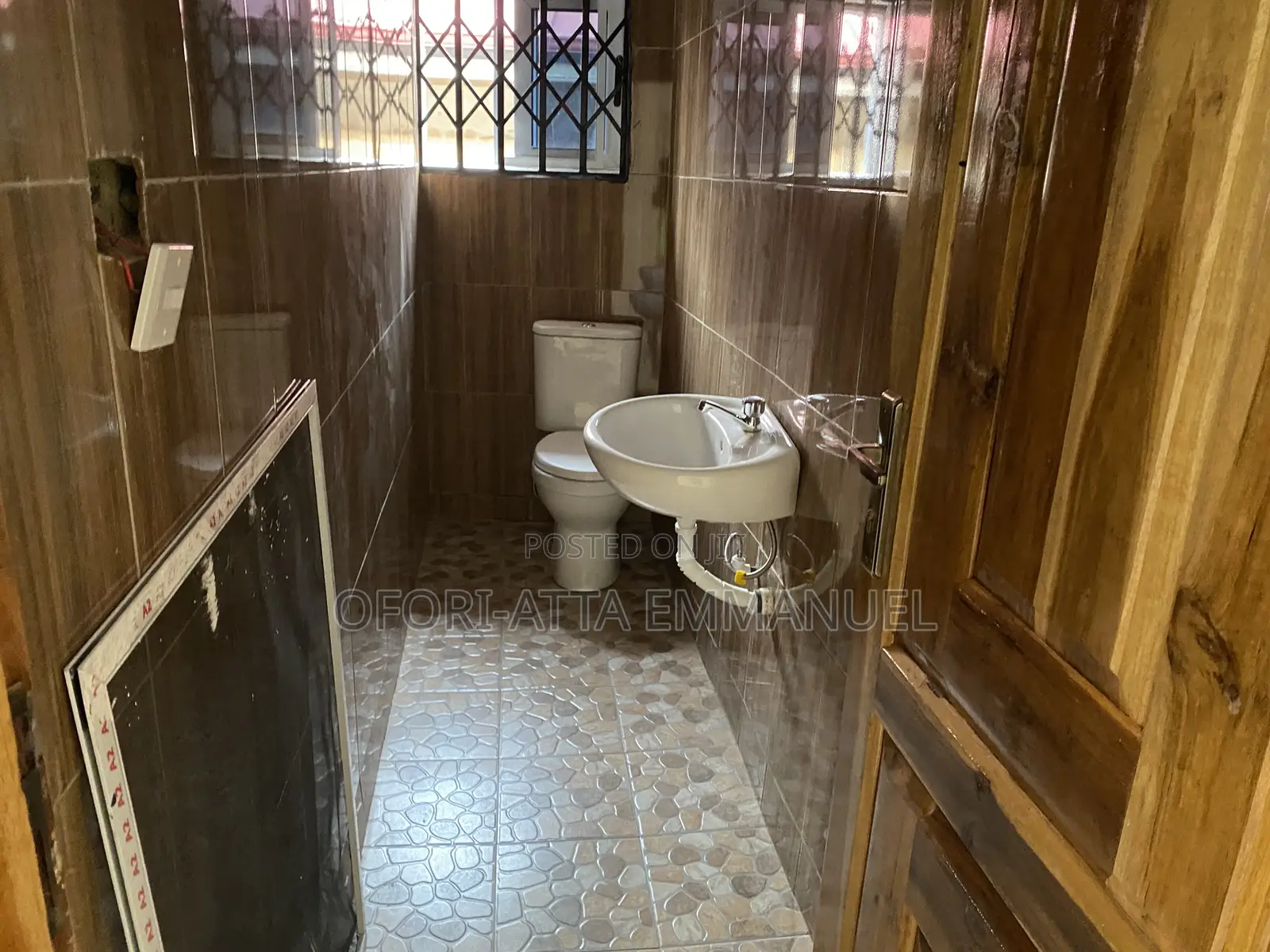 3bdrm House in Amasaman Stadium, Pokuase for sale