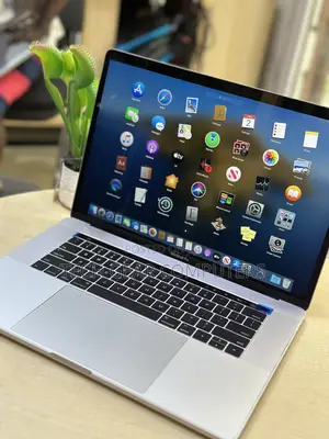 Laptop Apple MacBook Pro 2017 16GB Intel Core i7 SSD 512GB