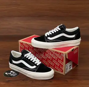 Vans Old Skool Black/White Available
