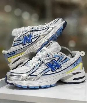 New Balance Sneaker