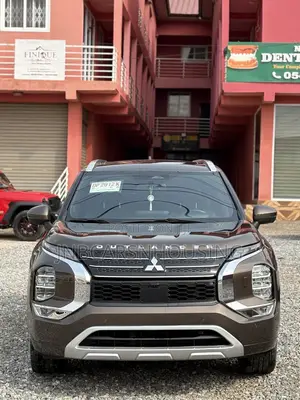 Mitsubishi Outlander SEL Launch Edition 2022 Brown