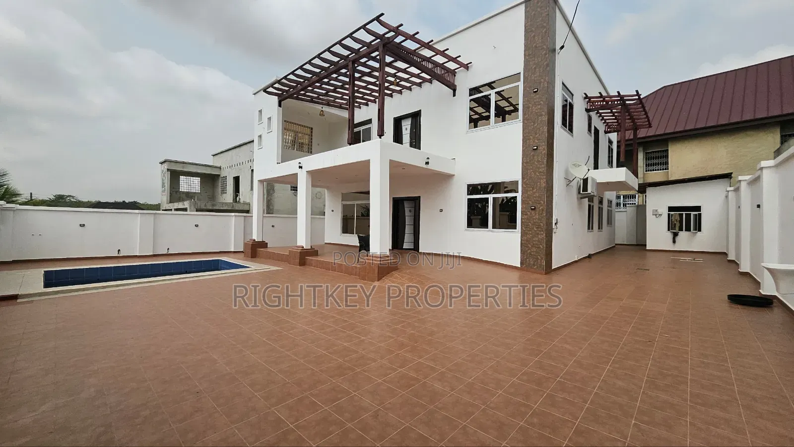 4bdrm Duplex in Rightkey, Kumasi Metropolitan for sale