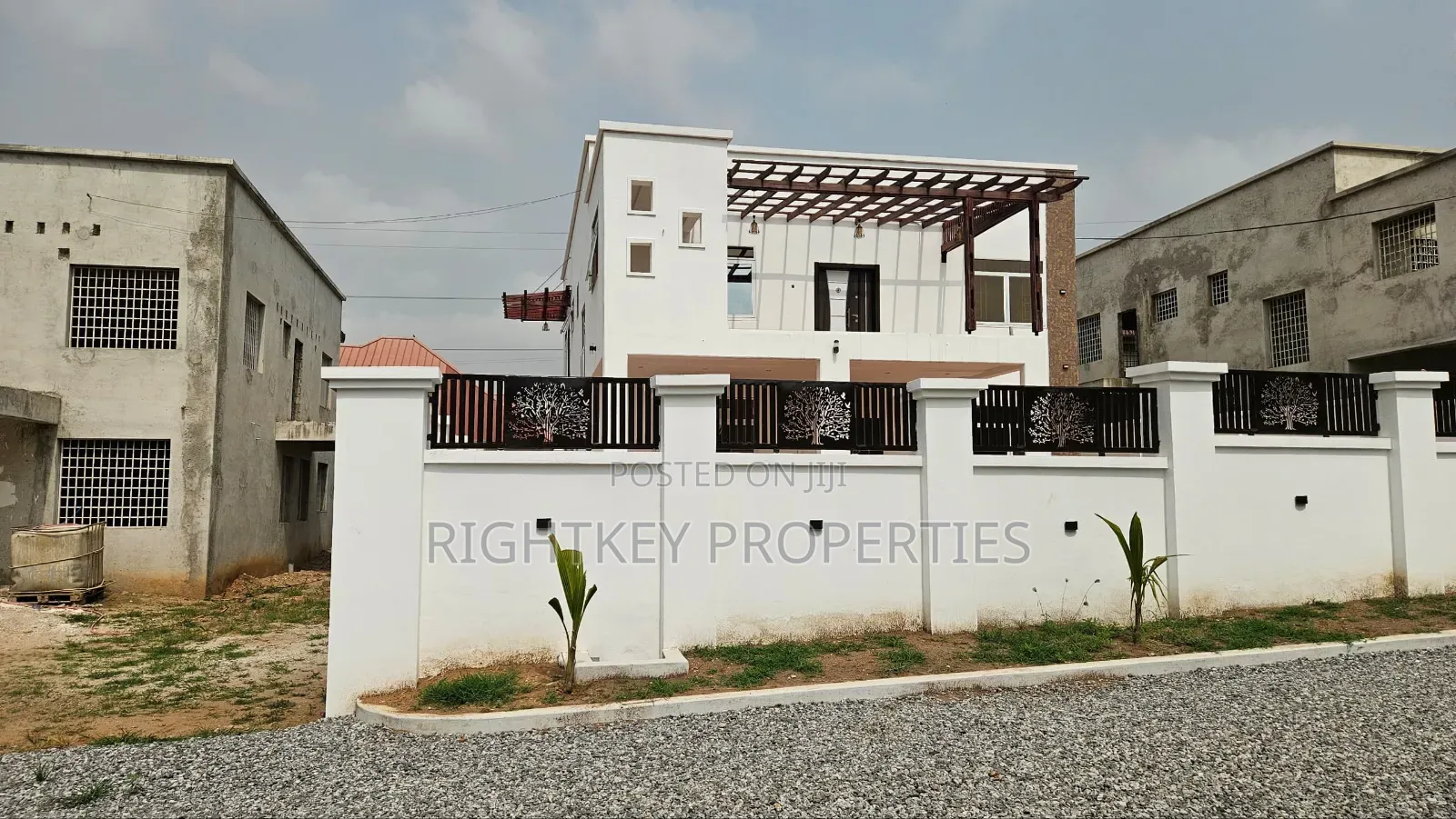4bdrm Duplex in Rightkey, Kumasi Metropolitan for sale