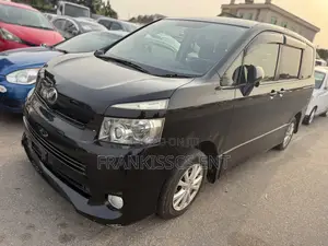 Toyota HiAce 2011 Black
