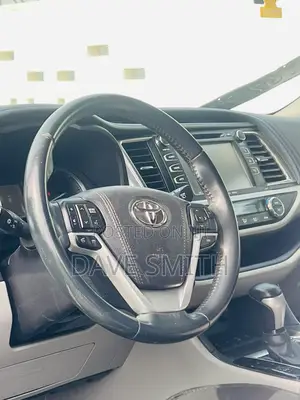 Toyota Highlander LE Plus V6 4x4 (3.5L 6cyl 6A) 2016 Silver