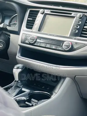 Toyota Highlander LE Plus V6 4x4 (3.5L 6cyl 6A) 2016 Silver