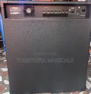Yamaha Kb400 Keyboard Combo Amplifier.