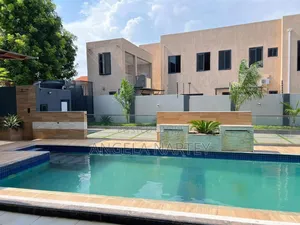 5bdrm House in East Airport, Accra Metropolitan for sale