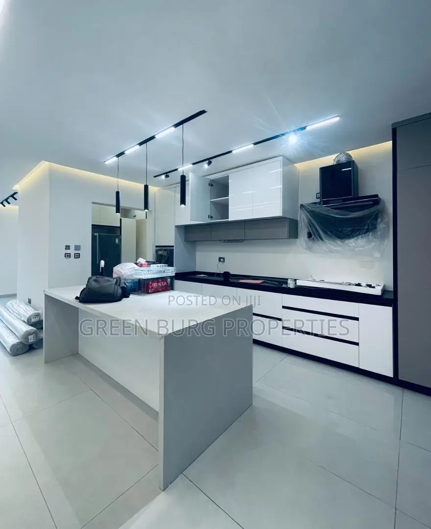 5bdrm House in East Legon for sale