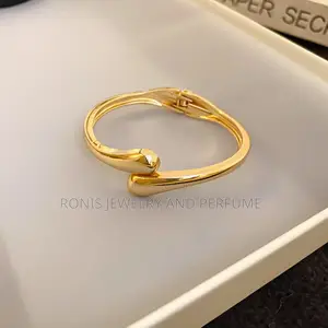 Clutch Bangle