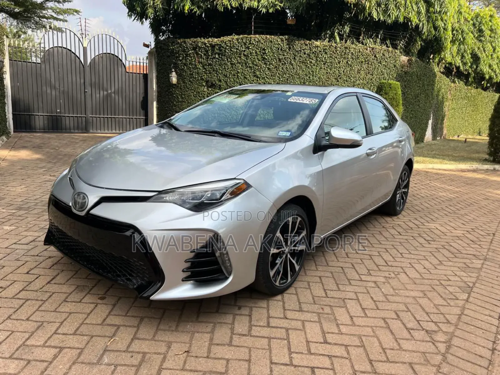 Toyota Corolla XSE (1.8L 4cyl 2A) 2018 Silver