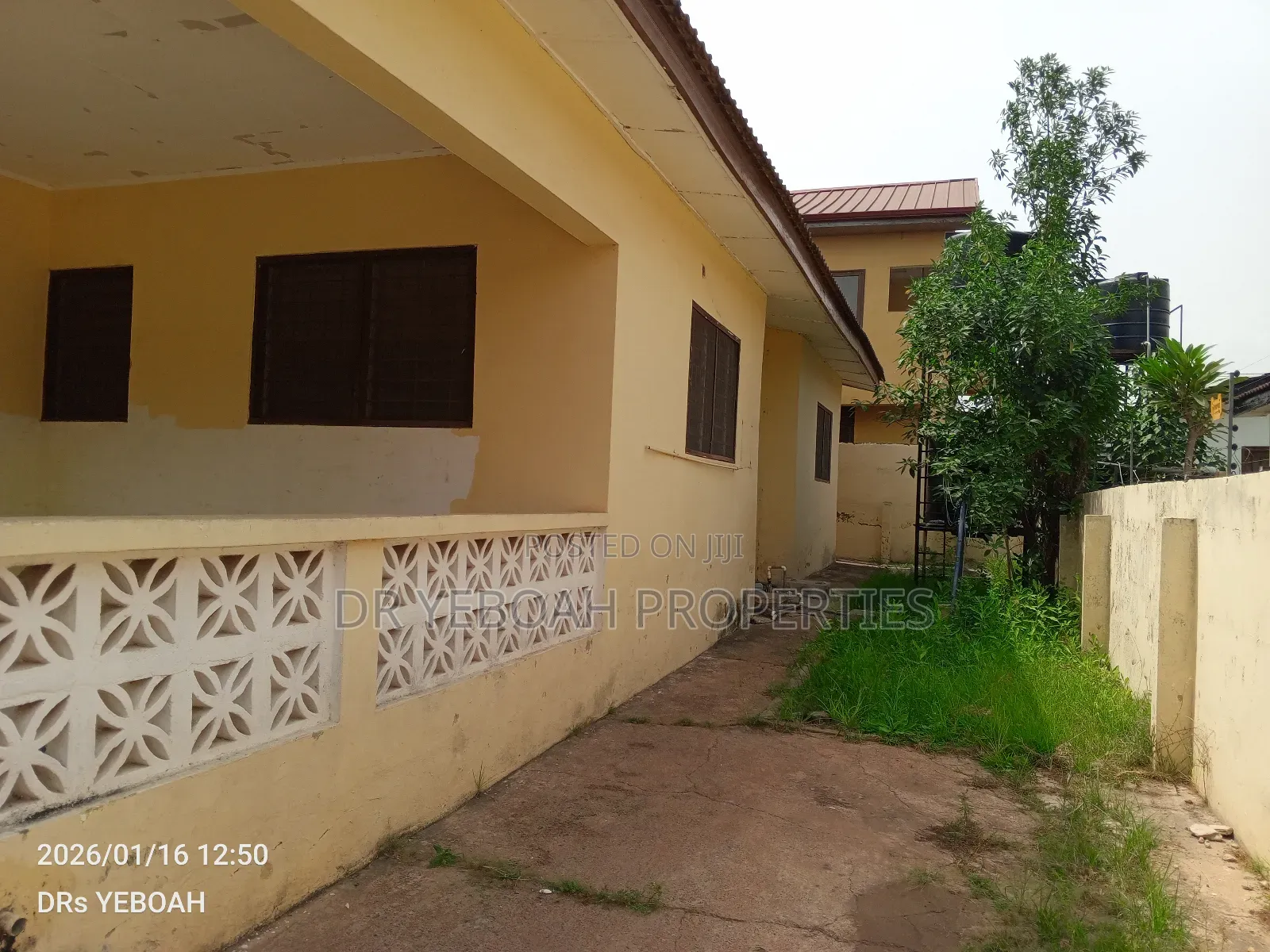 3bdrm House in Spintex Road:- 3 for sale