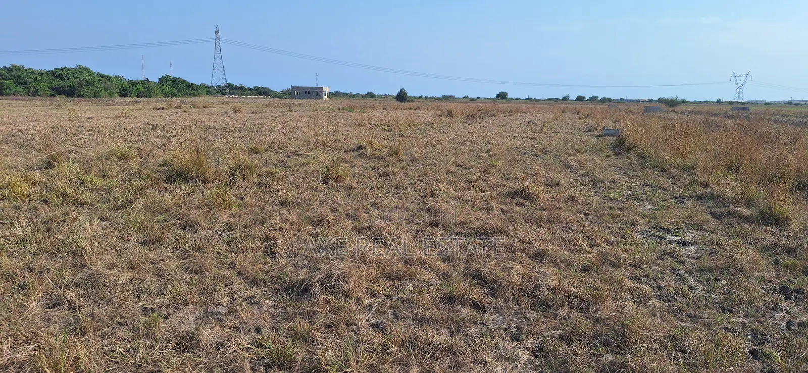 Minutes From the Airport Site