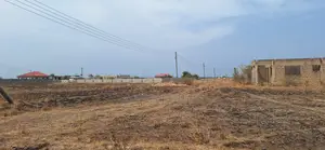 Minutes From the Airport Site