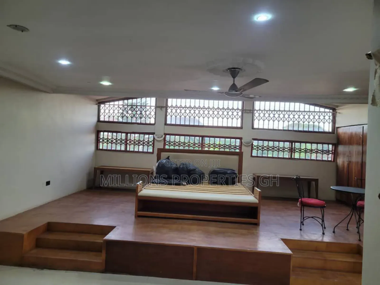 5bdrm House in Millions Properties, Kumasi Metropolitan for sale