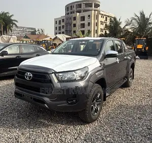 New Toyota Hilux 2025 Silver