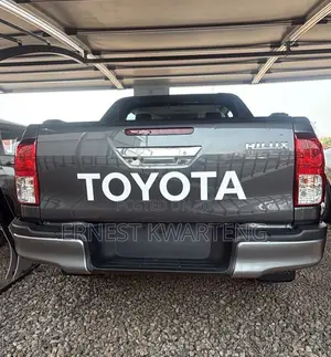 New Toyota Hilux 2025 Silver