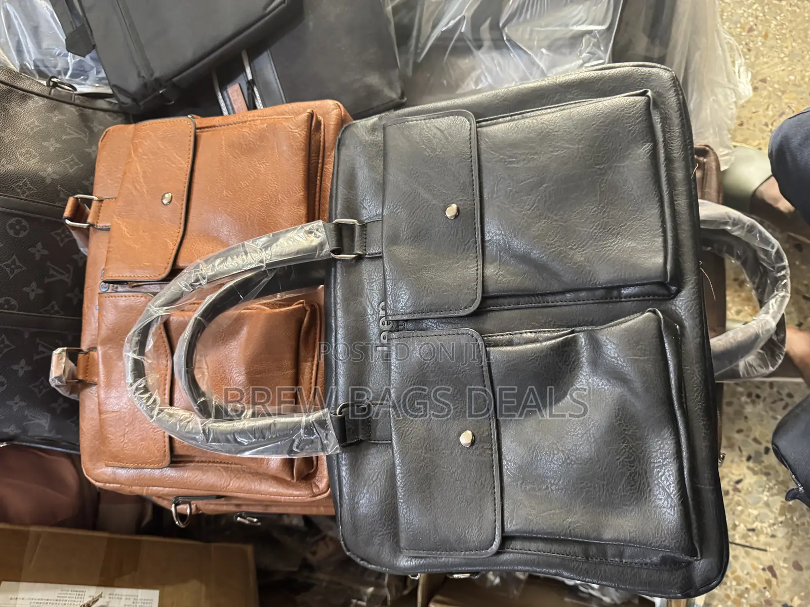 Genuine Pure Leather Unisex Jeep Laptop Bag With Shoulder Strap.