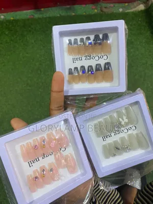 Luxury Reusable Press-on Nails –Elegant Decorative Artificial Nail Kit