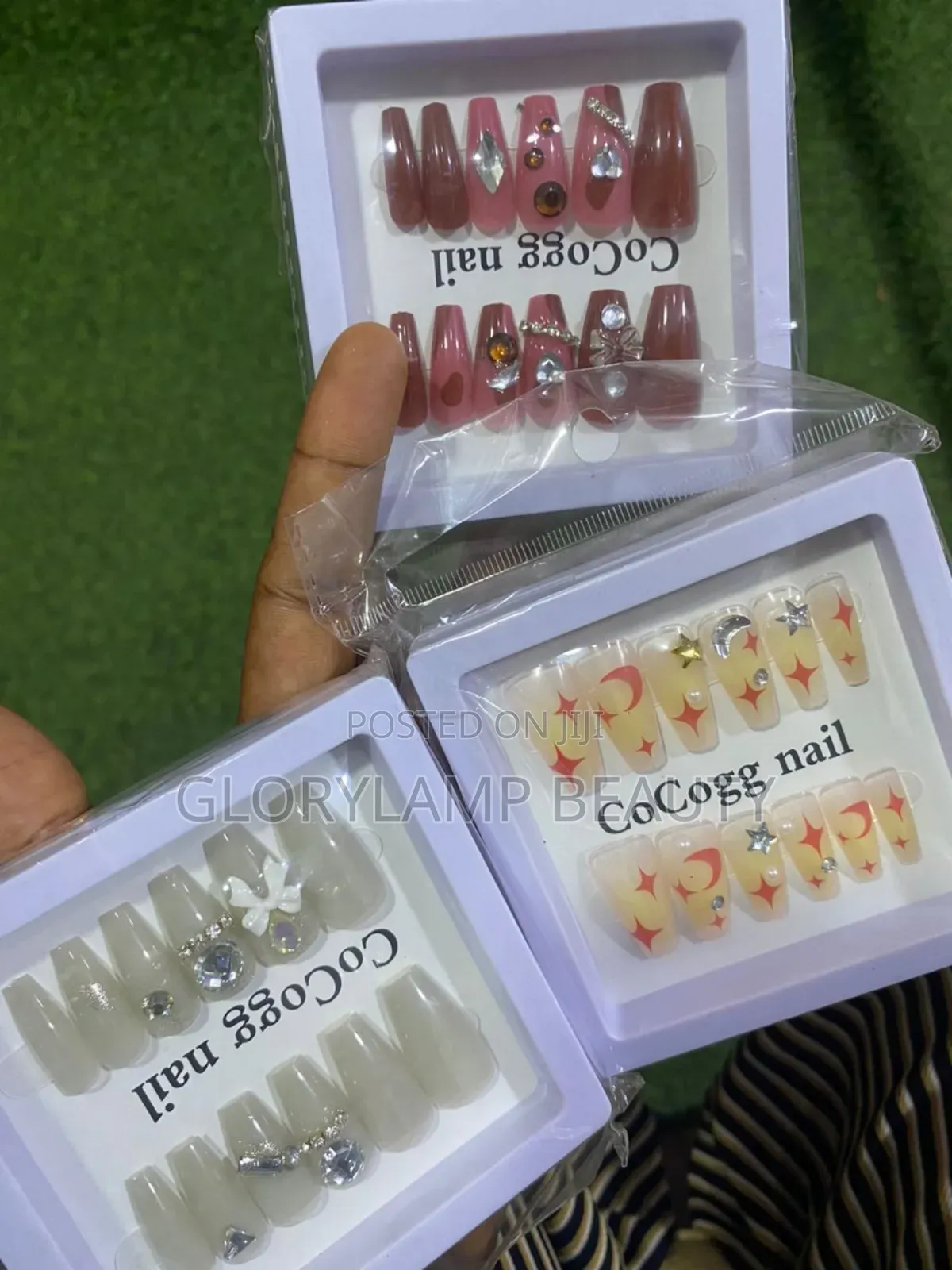Luxury Reusable Press-on Nails –Elegant Decorative Artificial Nail Kit