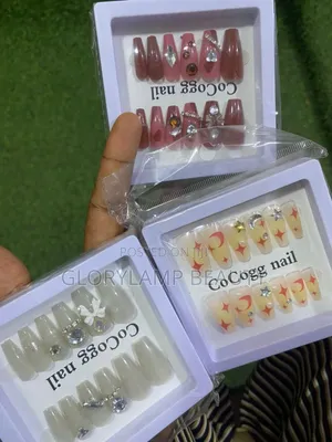 Luxury Reusable Press-on Nails –Elegant Decorative Artificial Nail Kit