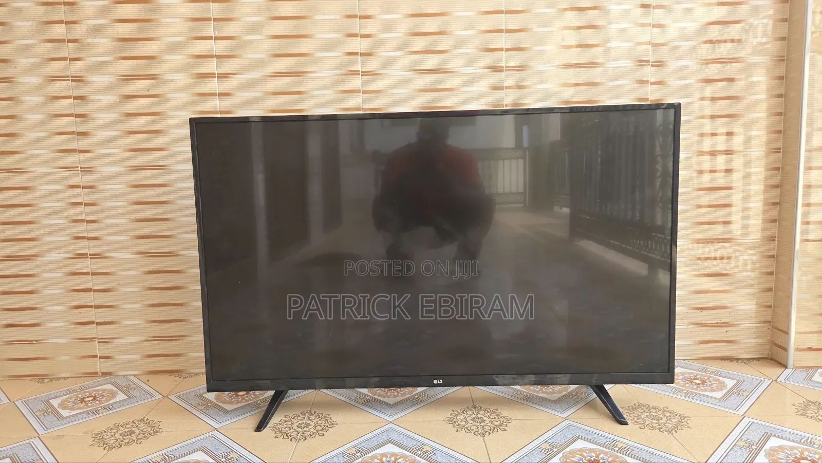 Lg Smart 49" Tv With Faulty Screen