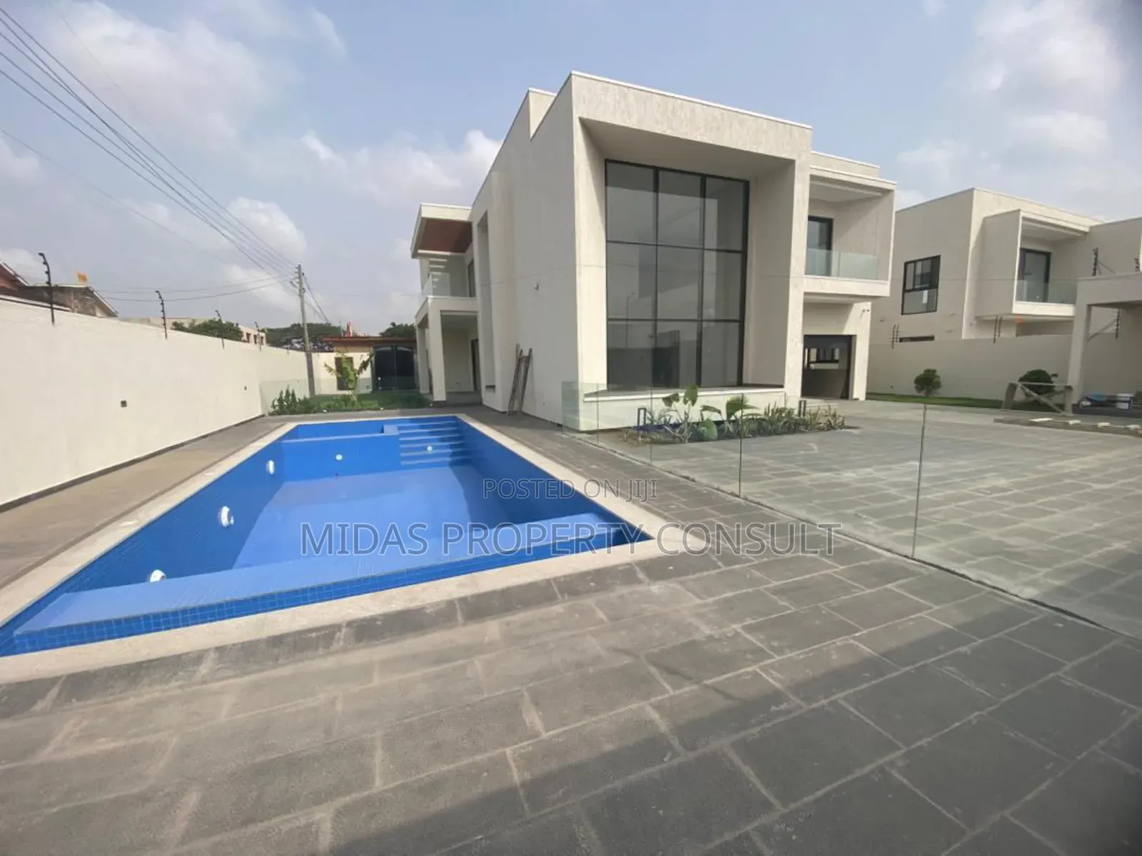 5bdrm House in Adjiringanor, Adjiriganor for sale