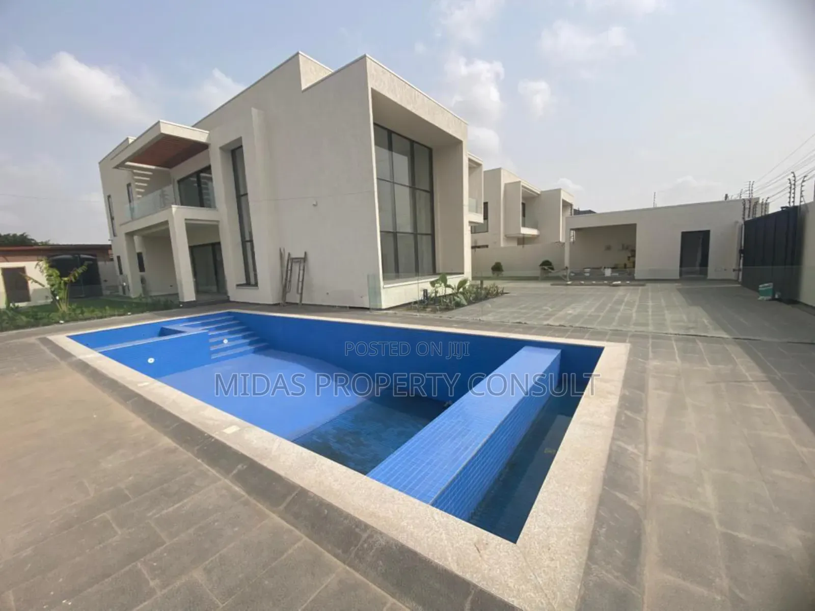 5bdrm House in Adjiringanor, Adjiriganor for sale